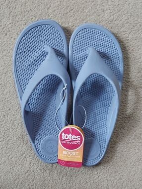 Totes Solbounce Periwinkle Thong Sandals, Size 9